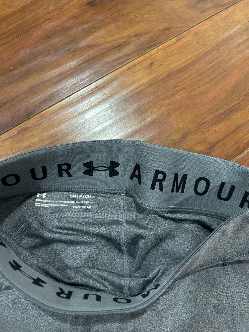 Under Armour Charcoal Gray Athletic Capri Leggings, Small - Picture 4 of 7